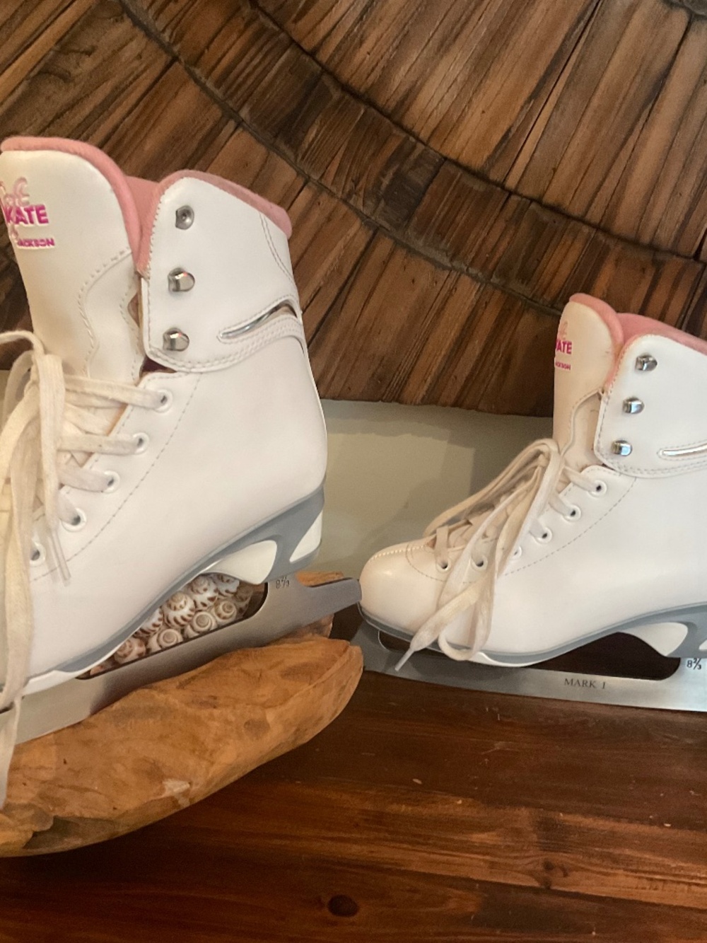 Jackson Soft Skate 380 Girls Figure  Ice Skates, Color White, size 4